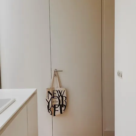 Contemporary Oasis In The Heart Of Appartement Lissabon