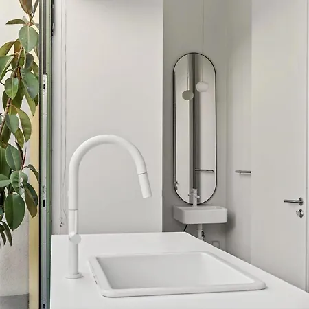Contemporary Oasis In The Heart Of شقة Lisboa